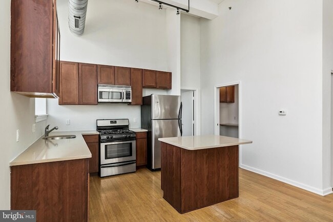 Photo - 1637-39 Poplar St Unit S2