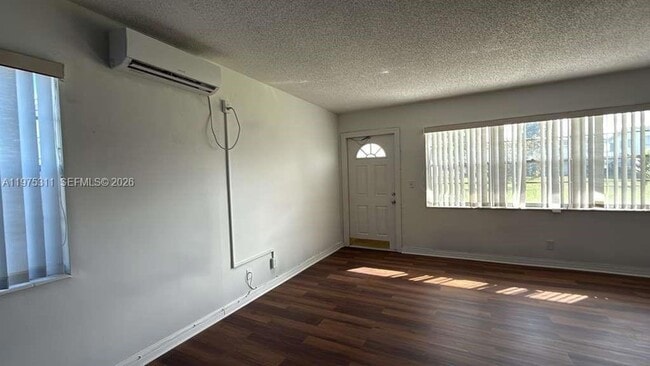 Building Photo - 104 Easthampton E Unit 104