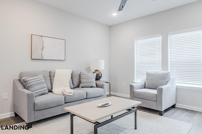 Building Photo - 1650 Harris Hill Rd Unit 07-7205