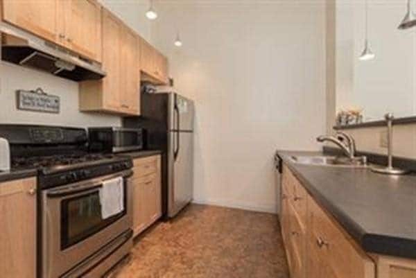 Building Photo - 296 Meridian St Unit 1
