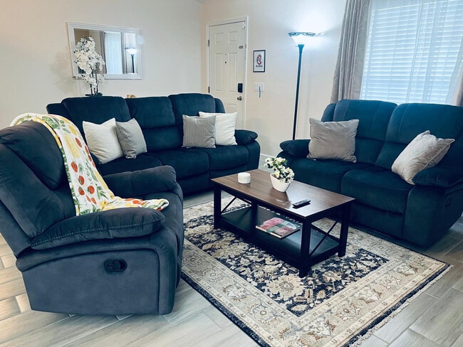 Building Photo - 13775 SW 115 Pl Unit ID1331069P