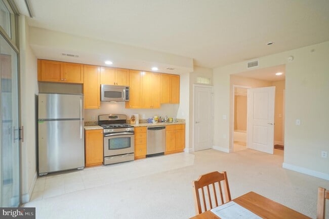 Building Photo - 3650 S Glebe Rd Unit 349