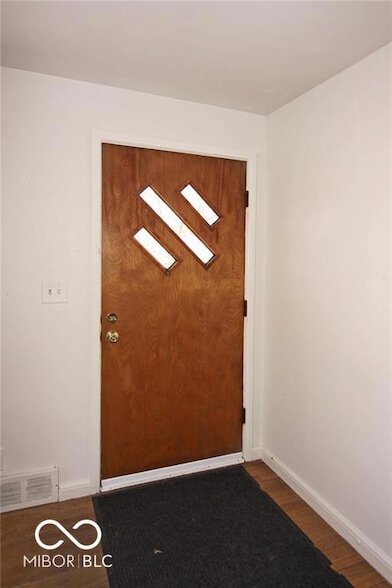 Photo - 210 W Sycamore St