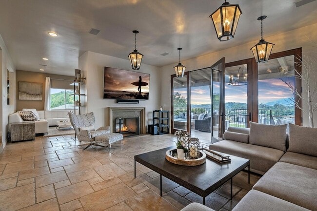 Photo - 1358 Crestline Dr