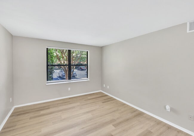 Renovated Living Room - Green Tree Apartments