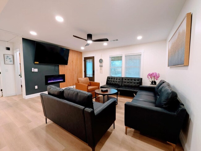 Photo - 10 Burnett Ferry Rd SW Unit FL1-ID1345541P