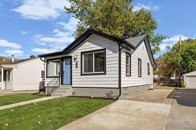 Photo - 2120 Wrenson St