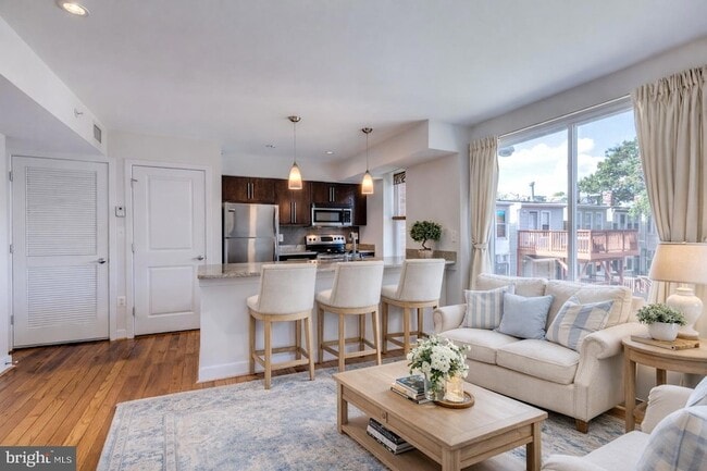 Building Photo - 420 16th St SE Unit 208