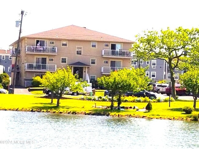 Building Photo - 302 Fifth Ave Unit 2