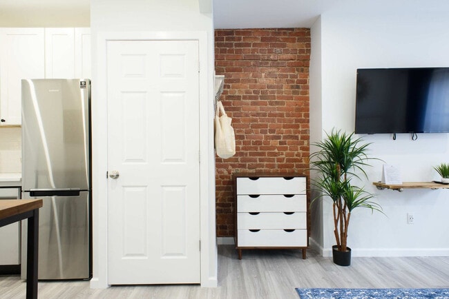 Building Photo - 240e E 75th St Unit FL4-ID1021876P