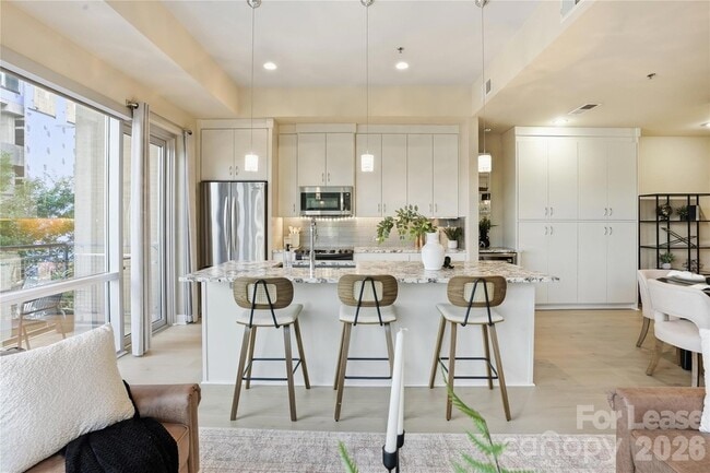 Photo - 1133 Metropolitan Ave