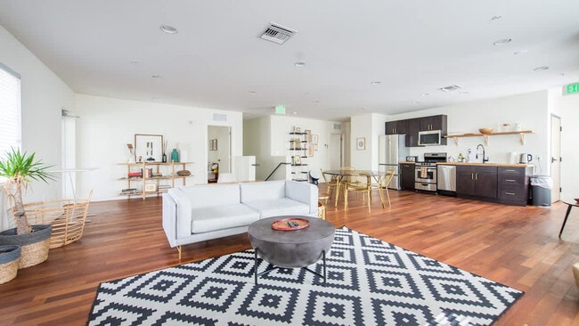 Building Photo - 747 4th St Unit ID1320733P