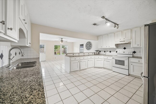 Photo - 6621 Westview Dr