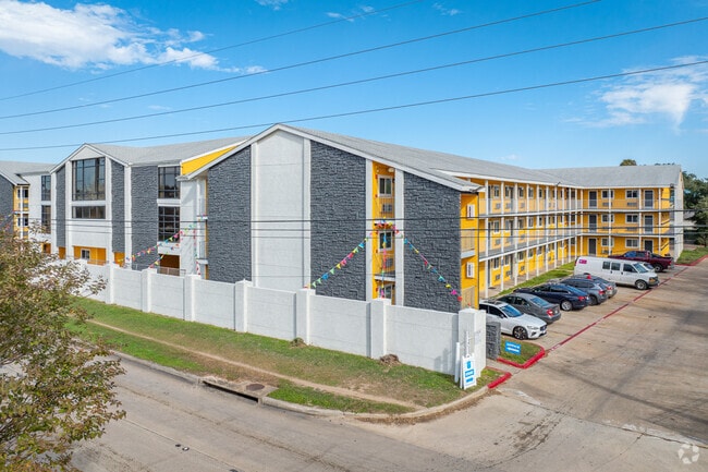 16410 North Fwy - Siegel Suites Houston