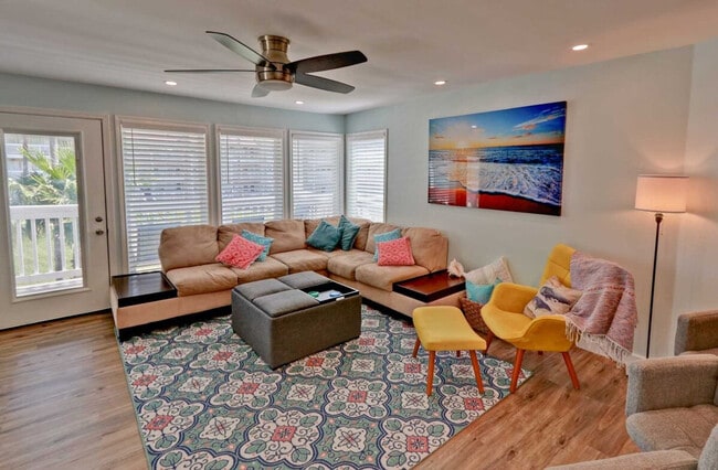 Building Photo - 200 Padre Blvd Unit ID1255582P