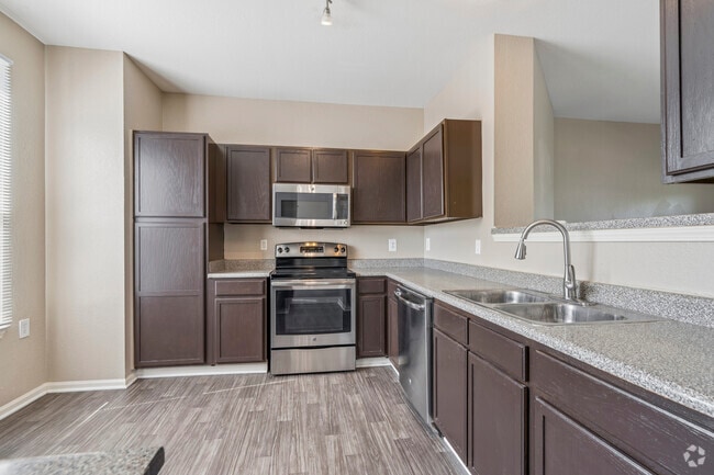 Lincoln 2BR, 2BA - 1,605SF - Kitchen - Fairlane Town Center Apartment Homes