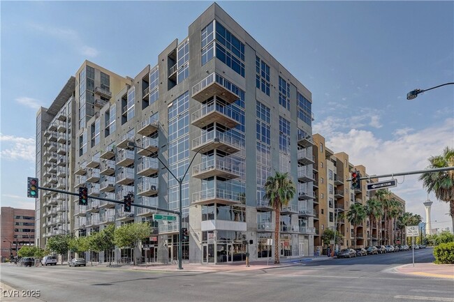 Building Photo - 353 E Bonneville Ave