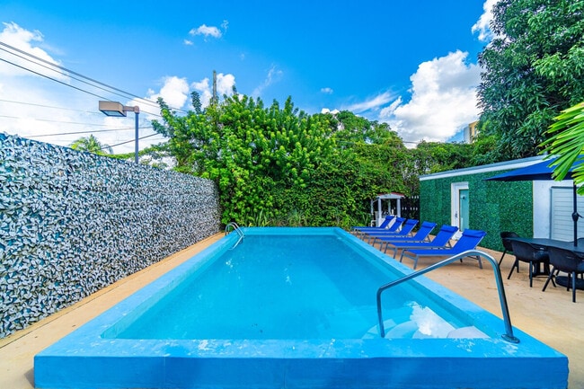 Building Photo - 975-977-977 SW 10th St Unit ID1323981P