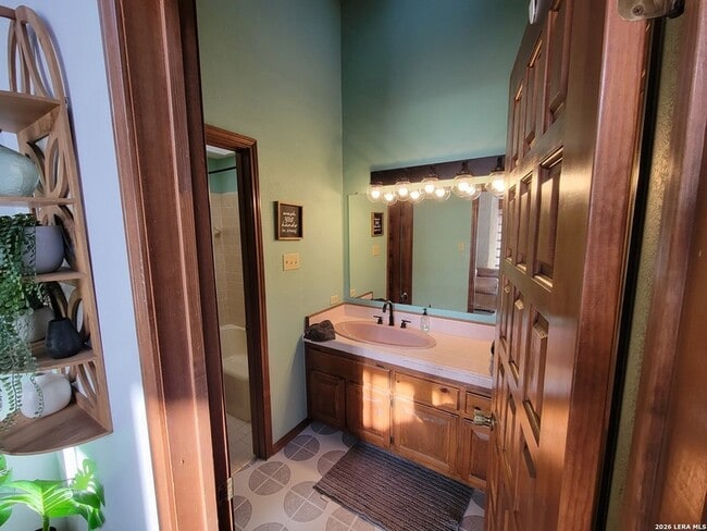 Photo - 2059 Glenn Dr