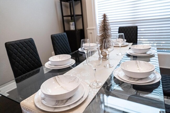 Photo - 7352 Kingsport Ln