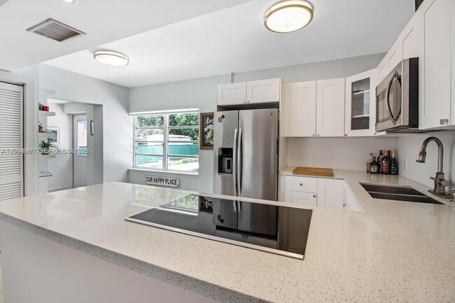 Photo - 827 NE 140th St