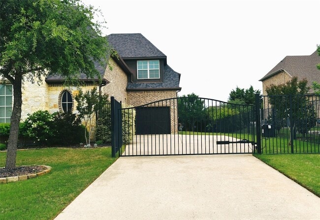 Photo - 200 Montrose Ln