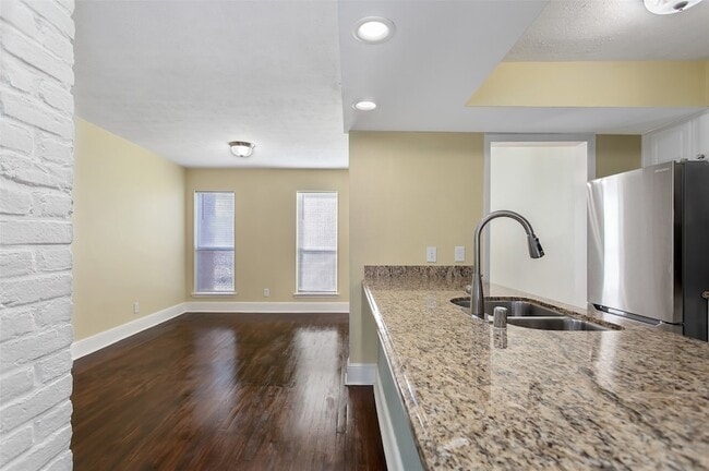 Photo - 5904 Sandhurst Ln Unit 246