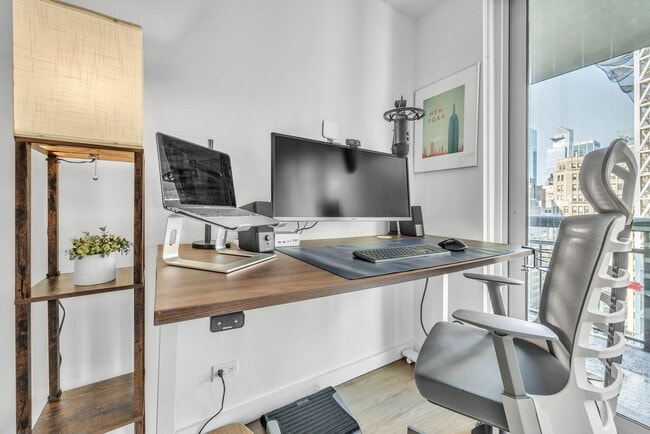 Photo - 68 W 37th St Unit FL20-ID1051649P