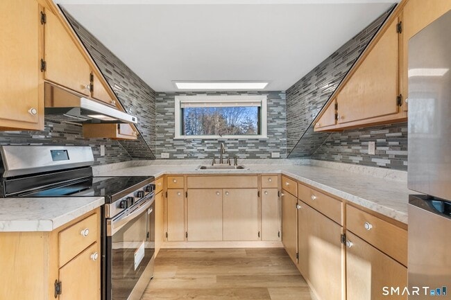 Photo - 85 Hicock Dr