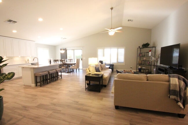 Building Photo - 34018 N Pate Pl Unit ID1255449P