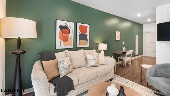 Building Photo - 340 W 25th St Unit 3106