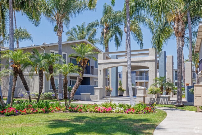 Courtyard - Park Avenue Apartments