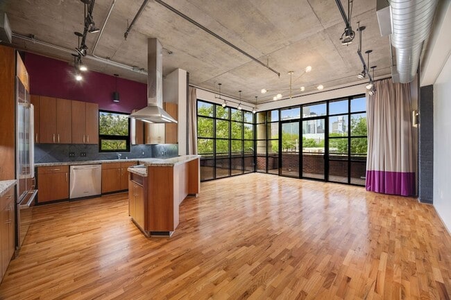 Building Photo - 505 Bastrop St Unit 201
