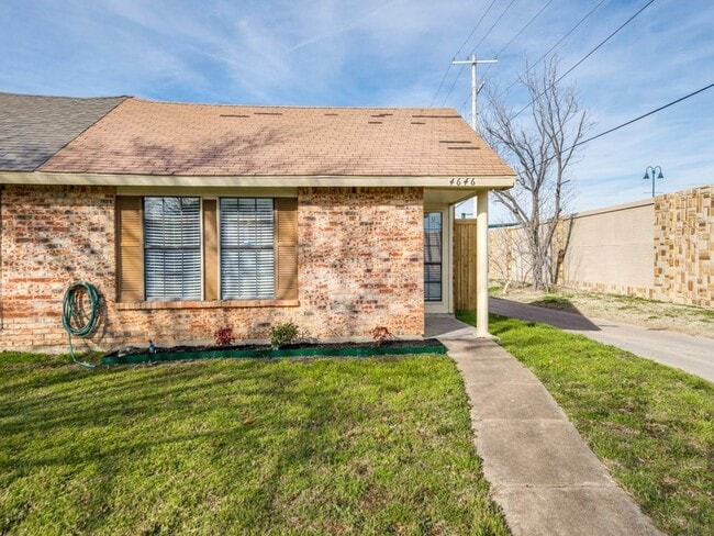 Photo - 4646 Carr St