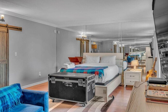 Photo - 11 Music Square E Unit ID1265921P