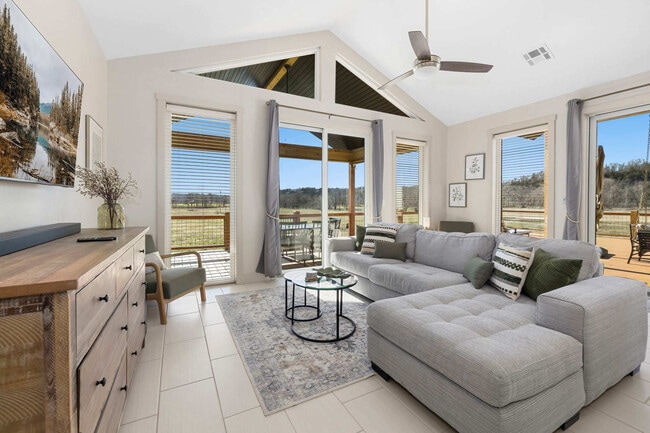 Building Photo - 305 Rivercrest Ln Unit ID1221938P