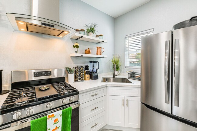 Photo - 226 E 10th St Unit SI ID1546177P