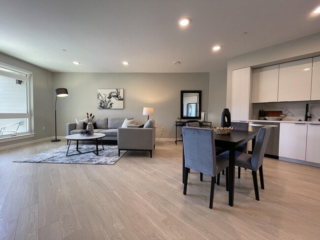 Building Photo - 401 Cypress Ave Unit ID1280659P