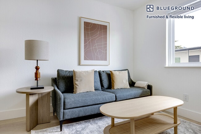 Building Photo - 2124 Parker St Unit FL3-ID2004