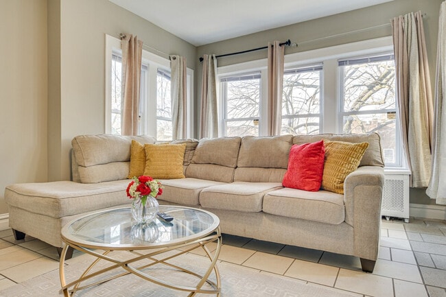 Photo - 6435 N Leavitt St Unit ID1306789P