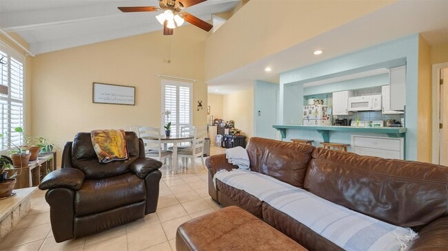 Photo - 4 Townhouse Cir