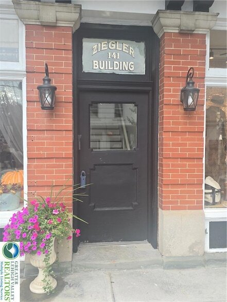 Photo - 139 S Main St Unit 2