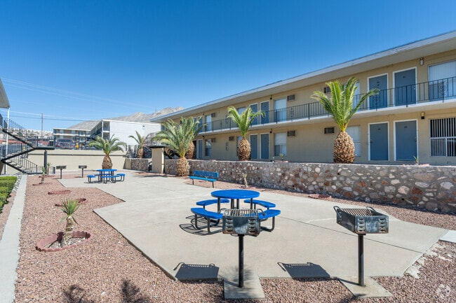 Picnic Area - Trio Apartments