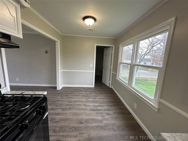 Photo - 6305 E Newton St