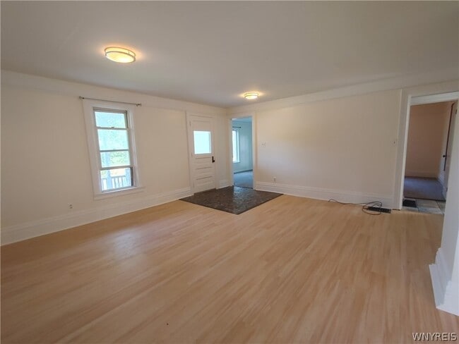 Photo - 770 Lake Rd