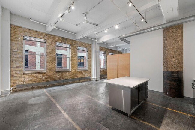 Photo - 700 N Washington Ave