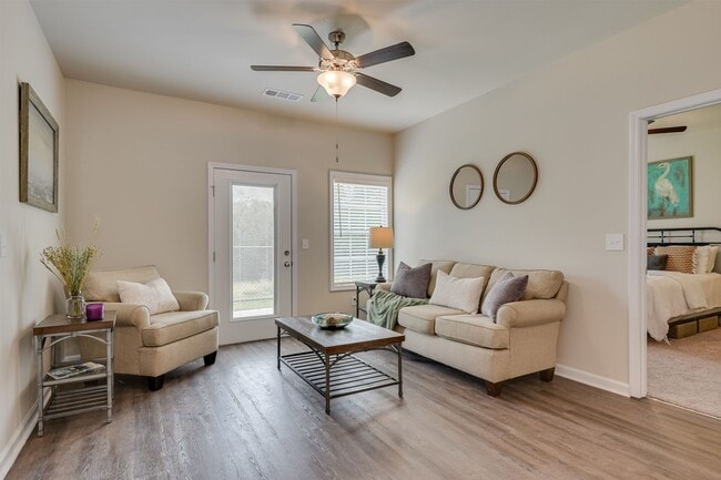 Photo - The Vista Apartments & Townhomes