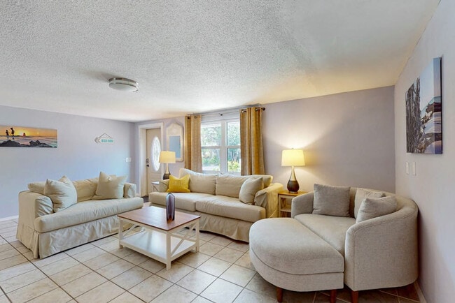 Building Photo - 234 Gladiolus St Unit SI ID1591463P