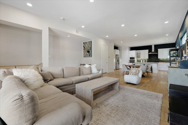 Photo - 2421 Throckmorton St Unit ID1019591P