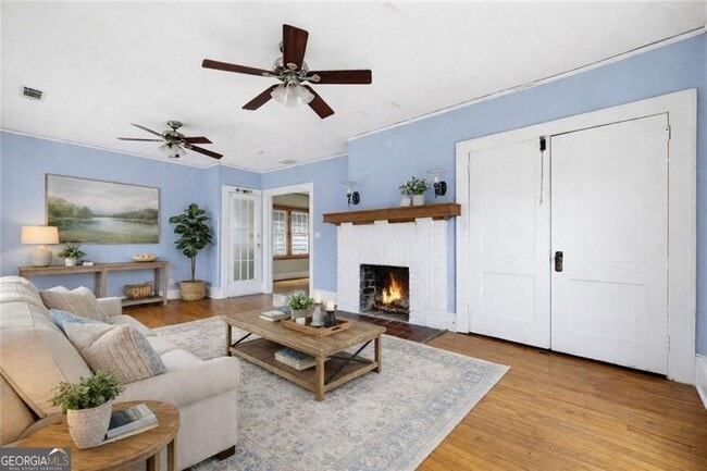 Photo - 114 E Maple St